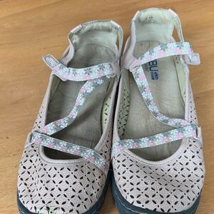 JBU strapping walking shoes 9.5M